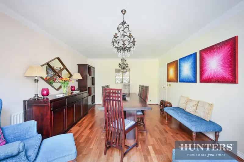 5 Bedroom House for Sale in Worcester Park