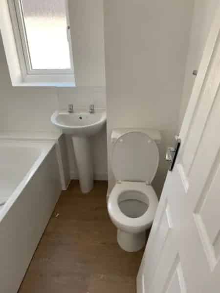 New Build 2 Double Bedroom House with Large Garden and Driveway