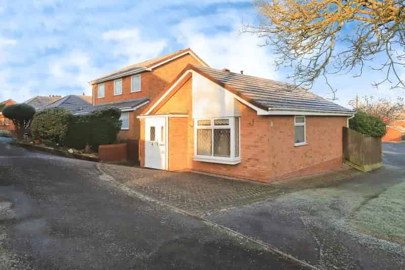 Two Bedroom House with Conservatory Garage and Driveway