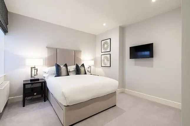 Flat to rent in King Street, London W6