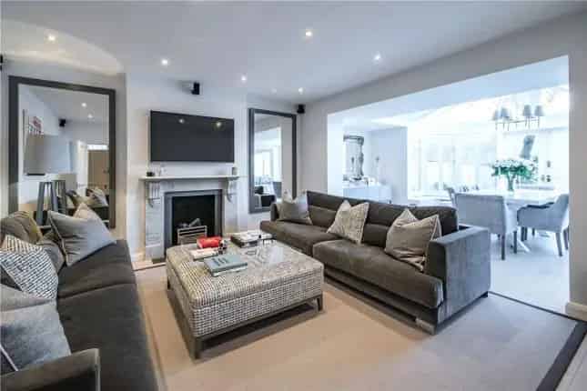 2 Bedroom Garden Flat for Sale in Little Venice London