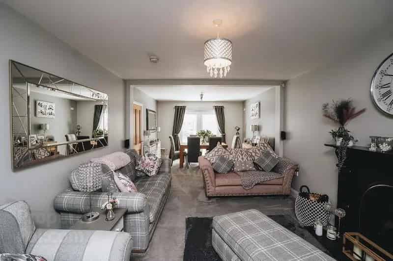 4 Bed Detached House with Garage and 3 Reception Rooms