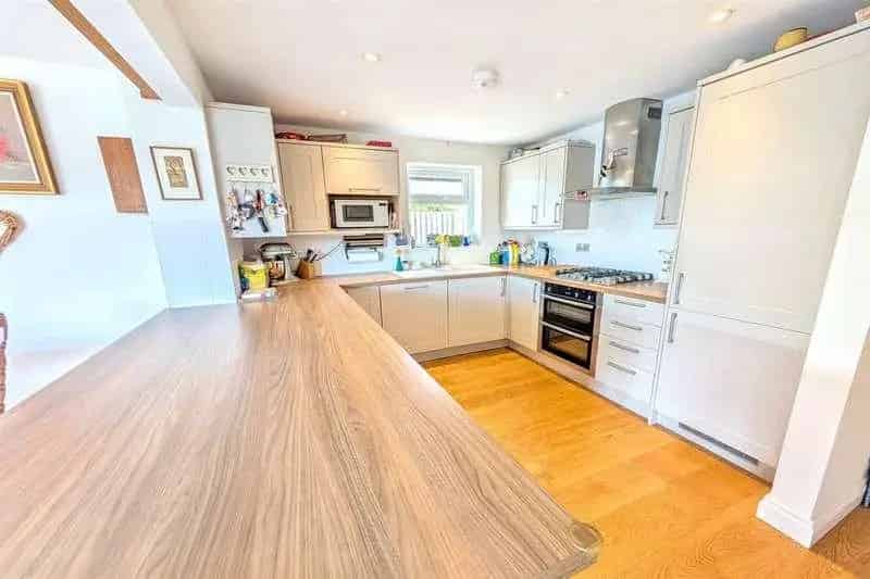 3 Bed Bungalow for Sale - Modern Kitchen, En-Suite, Southerly Garden