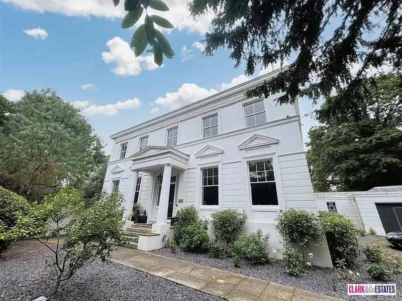 7 Bedroom Detached House For Sale