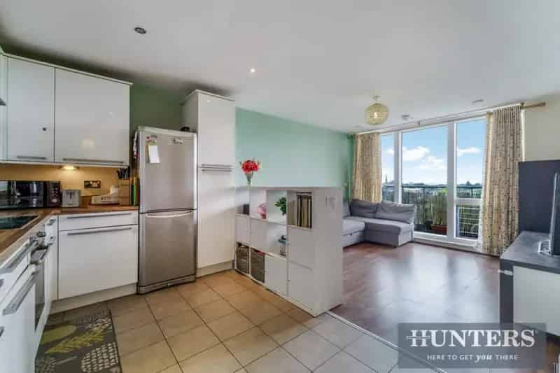 2 Bedroom Flat for Sale in Brentford Great West Quarter