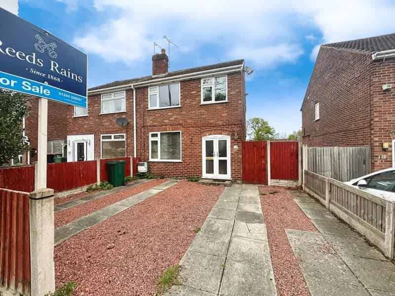 3 Bedroom Semi Detached House For Sale Cheshire CH1