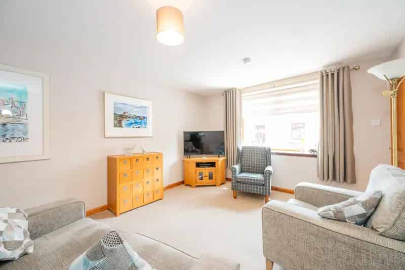 Spacious 3-Bed House in Laurencekirk - Family Home