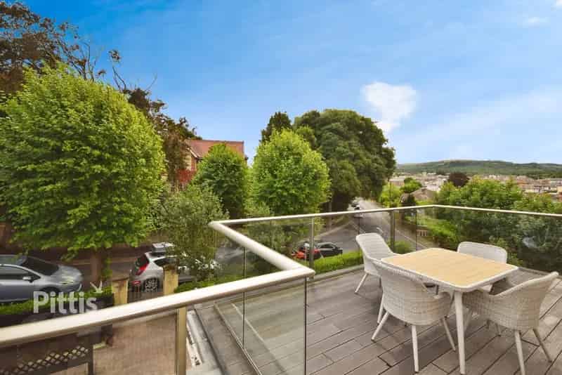 2 Bedroom Furnished Flat to Rent - Short Term Let Available