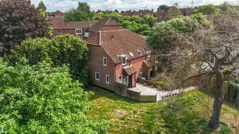 1 bedroom cluster house for sale