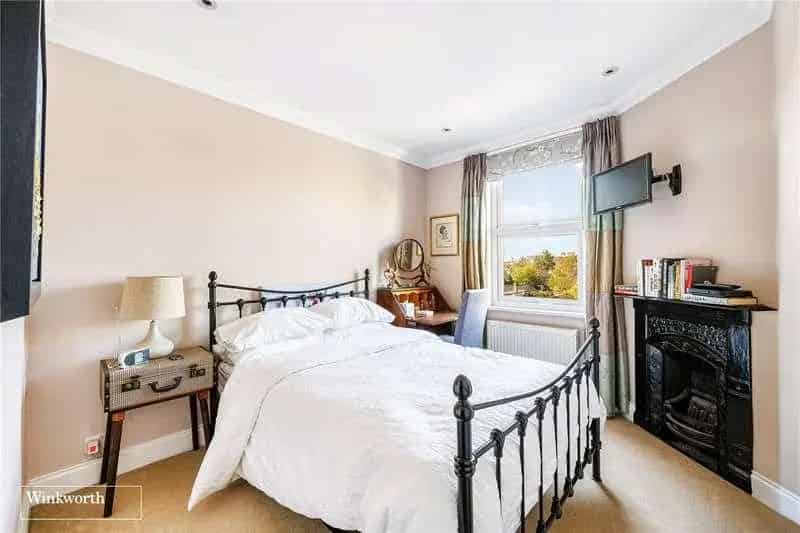 3 Bed Flat for Sale in Chiswick