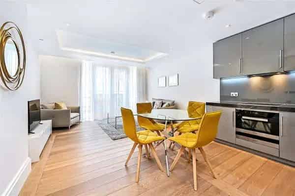 Contemporary 1-Bed Apartment in Strand London with Luxurious Amenities