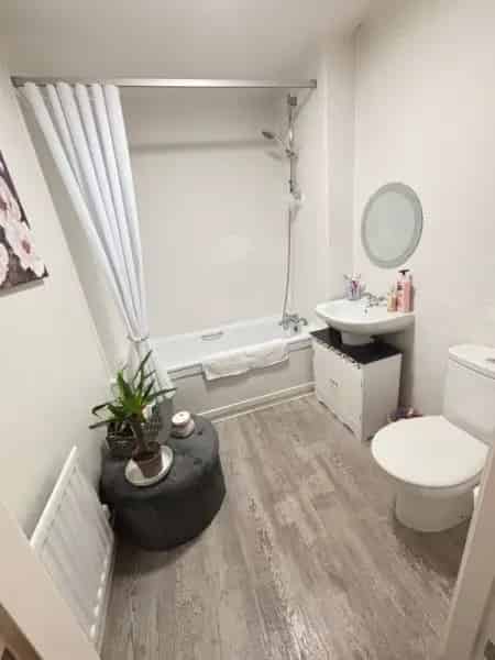 2 Bedroom Apartment Near Private Carpark Ground Floor