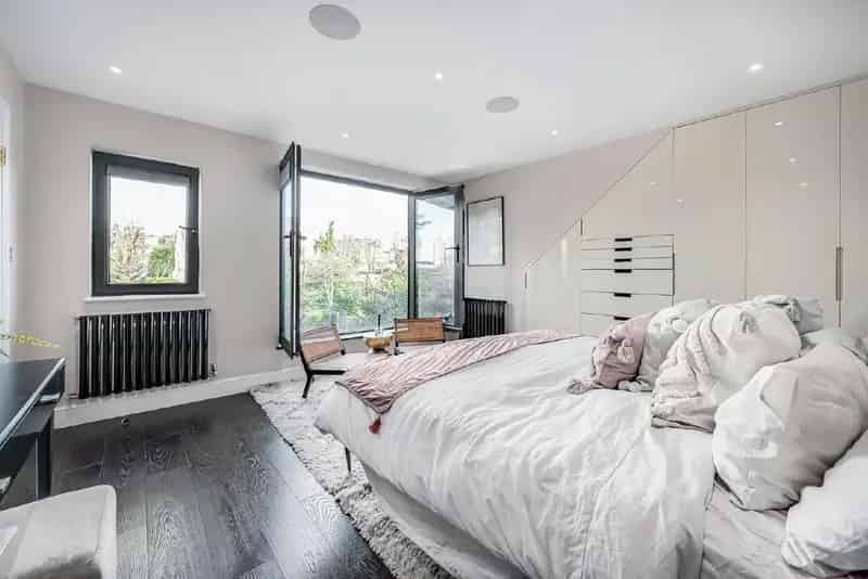 5 Bedroom Semi-Detached House For Sale