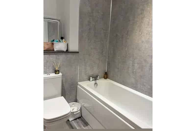 1 Bed Flat First Floor High Ceilings Central Location
