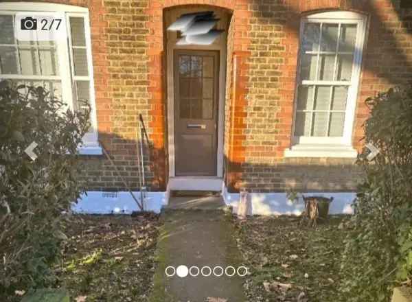 Flat For Rent in Ashfield, England