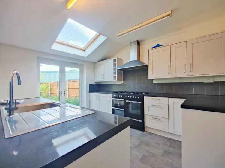 3 Bedroom Semi Detached House Family Home Driveway Dishwasher