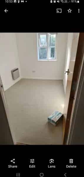 2-Bed Flat Near Schools Shops Buses Trains Pet-Friendly Parking Multi-Swap