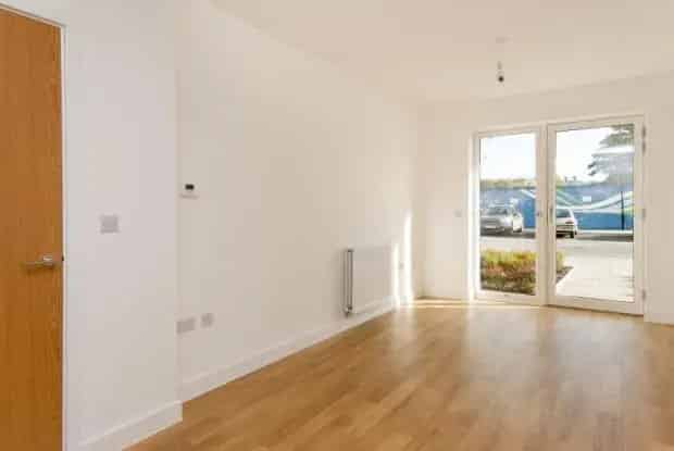 Modern Ground Floor Apartment Bath Riverside Zero Deposit Available