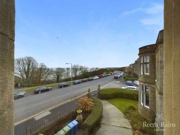 Scarborough Esplanade Studio Apartment with Sea Views and Garage