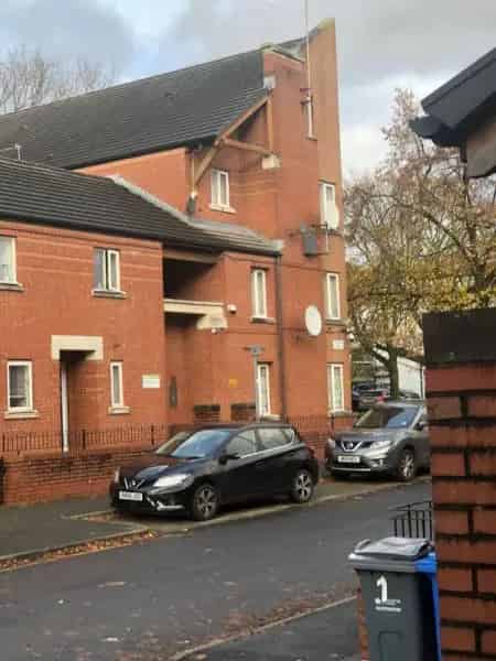 3 Bedroom Detached House Near Universities and Amenities