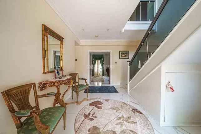 5 Bedroom Detached House for Sale in Holne Chase London N2