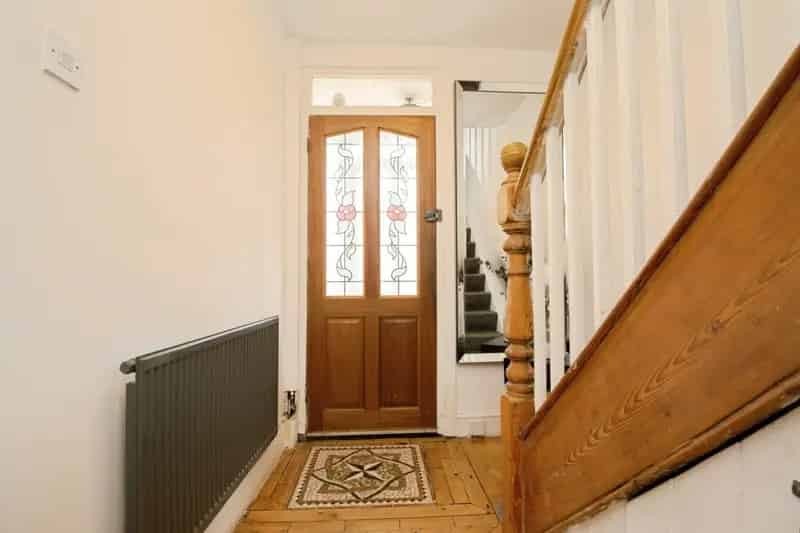 3 Bedroom Semi-Detached House with Garden and Parking