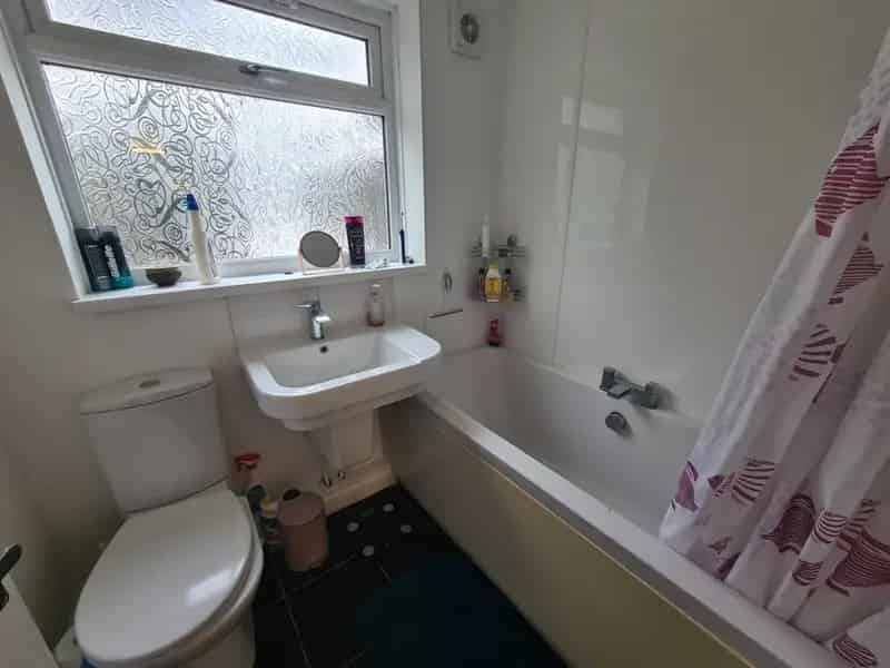 4 Bedroom Bungalow To Rent