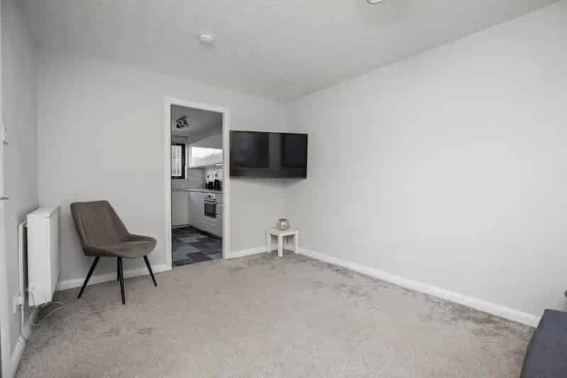 1 Bedroom Ground Floor Apartment Chesser Edinburgh