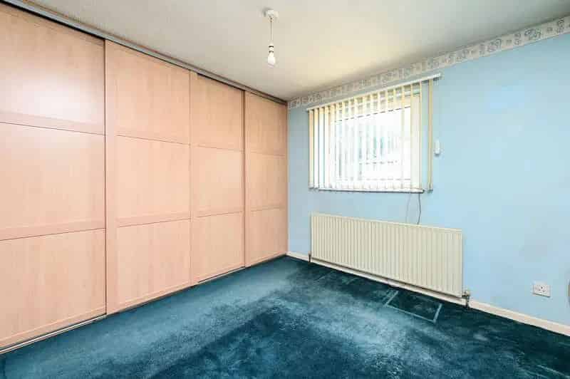 2 Bedroom Semi-Detached House for Sale Old Hatch Warren