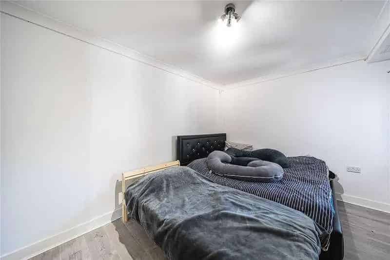 2 bed flat for sale