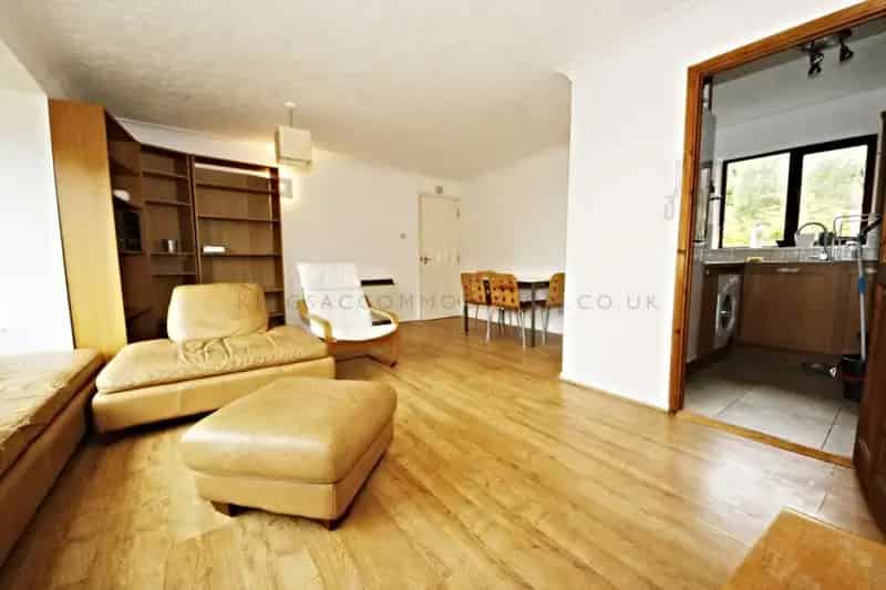 2 Bedroom Maisonette House to Rent in Camberwell