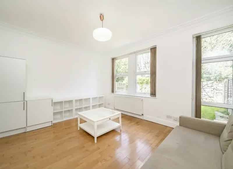 One Bedroom Garden Flat Near Ealing Broadway Station
