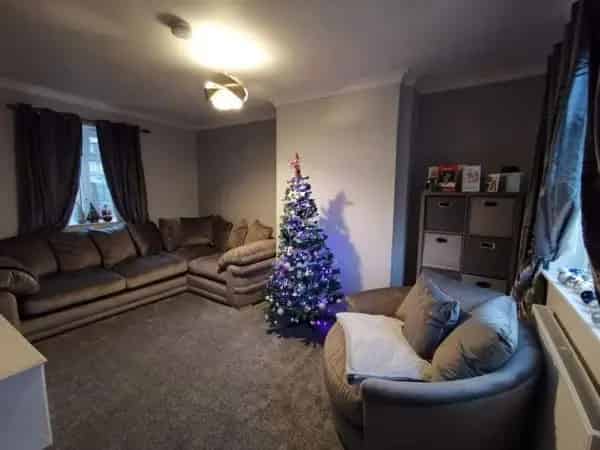 3 Bed Semi Detached House with Downstairs Toilet