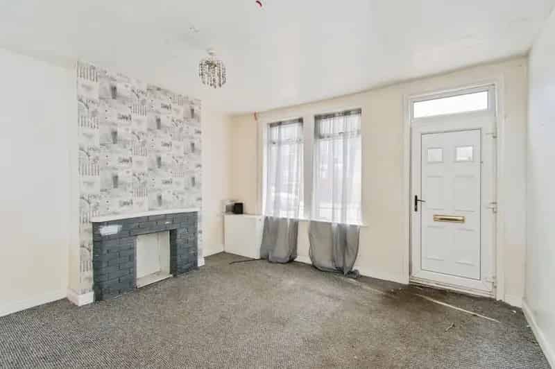 2 Bedroom Mid Terrace House for Sale in Cutsyke West Yorkshire
