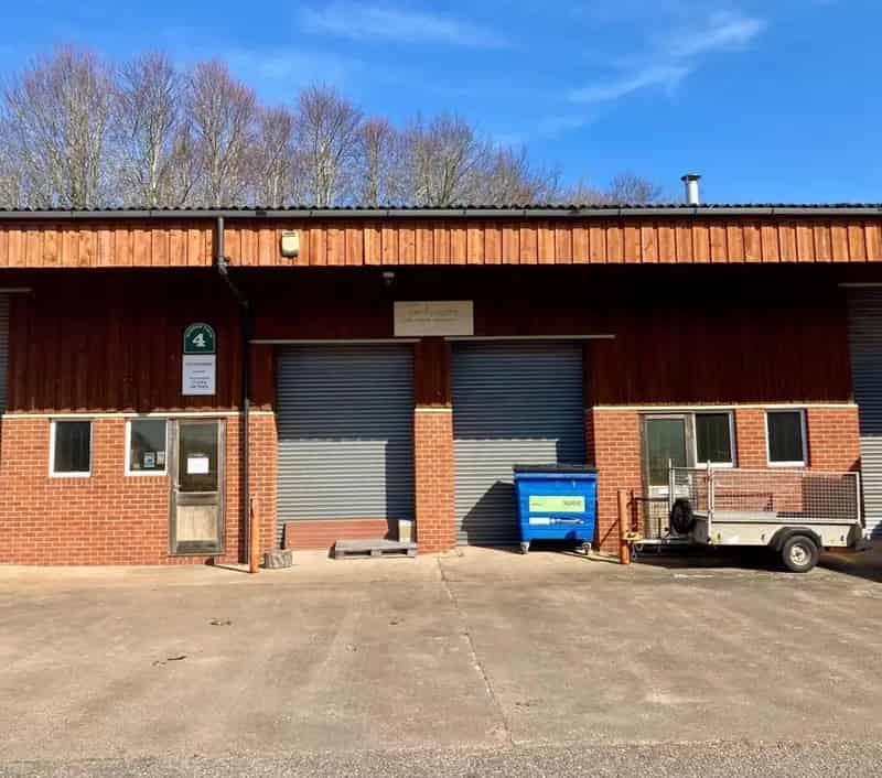 Modern Light Industrial Unit 1226 sq ft To Let