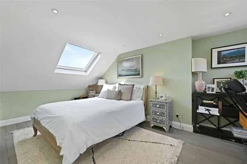 3 Bed Flat for Sale Open Plan Kitchen Main Suite Roof Terrace Potential