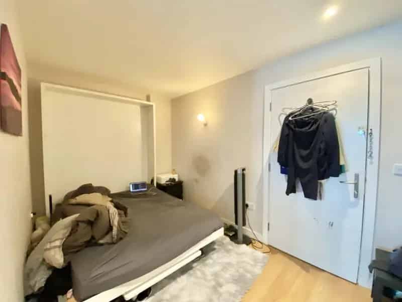 1 Bedroom Flat for Sale in Hayes High Point Village