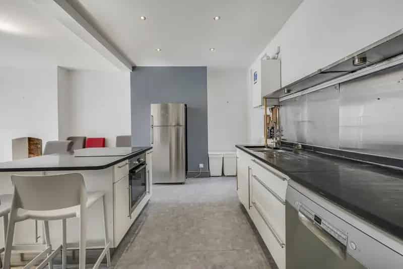 Spacious 3-Bedroom Flat with Balcony - 1015 sq ft