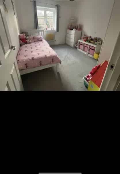 Double Bedroom Flat Near Train Station Pangbourne
