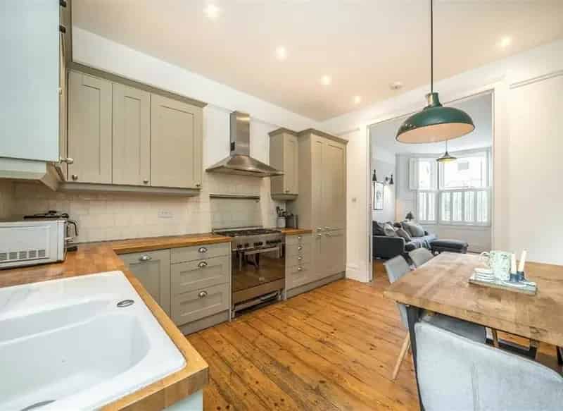 Spacious 2-Bedroom Period Conversion Balham