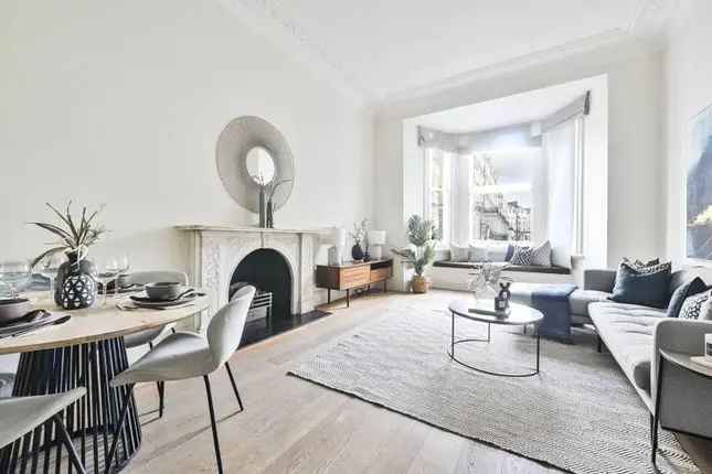 Flat for sale in Redcliffe Square, Chelsea, London SW10