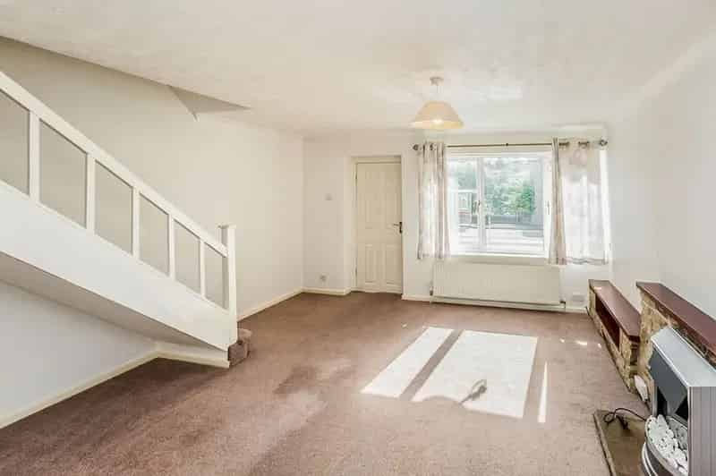 2 Bedroom Mid Terrace House for Sale Thongsbridge HD9