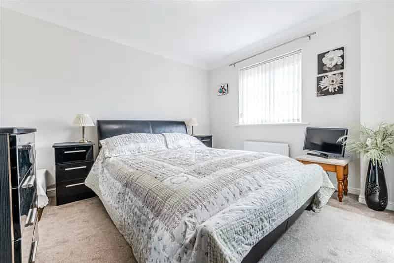 Four Bedroom Townhouse with Versatile Living Space and Private Garden