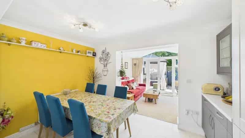 3 Bedroom Extended Terrace Townhouse For Sale