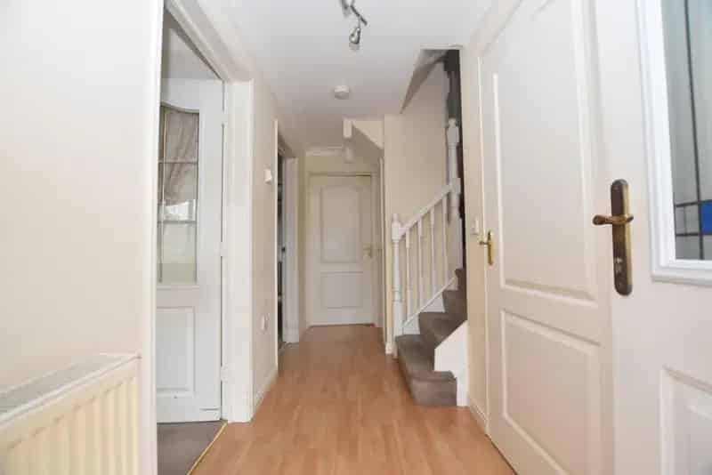 4 Bedroom Detached House To Let Riverside