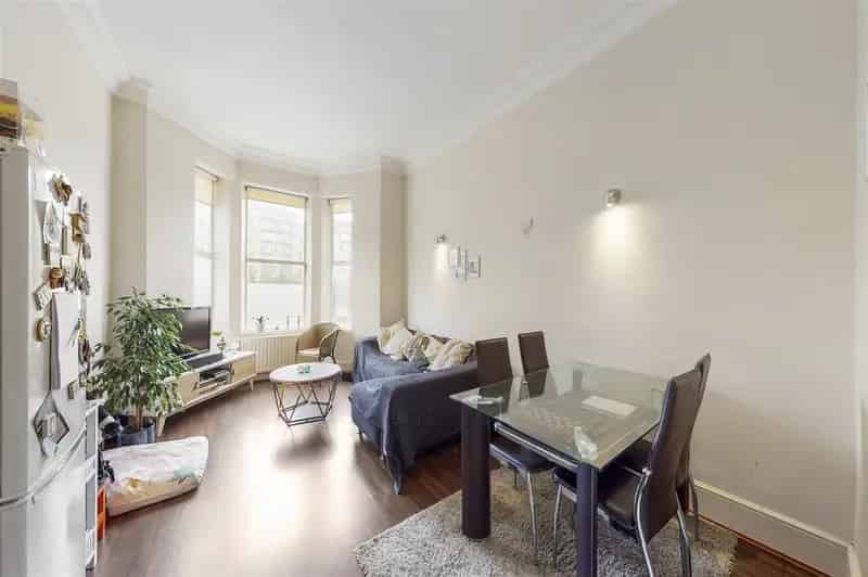 2 Bedroom Apartment Earls Court Ground Floor Apartment For Rent