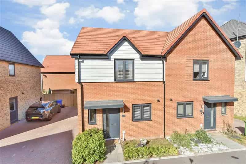 2 bedroom semi-detached house for sale
