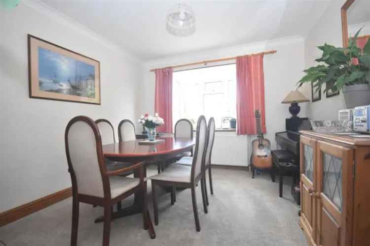 5 Bed Detached House Near Mainline Station