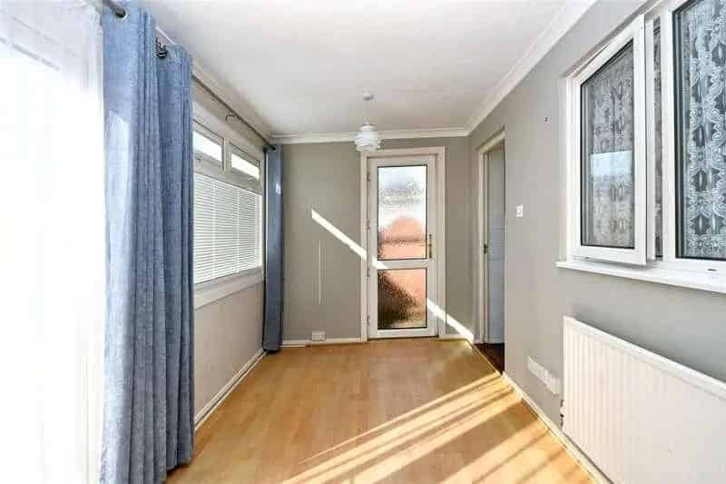 2 bed house for sale