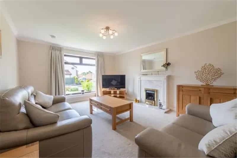 6 Bed Detached House with 2 Reception Rooms Liberton